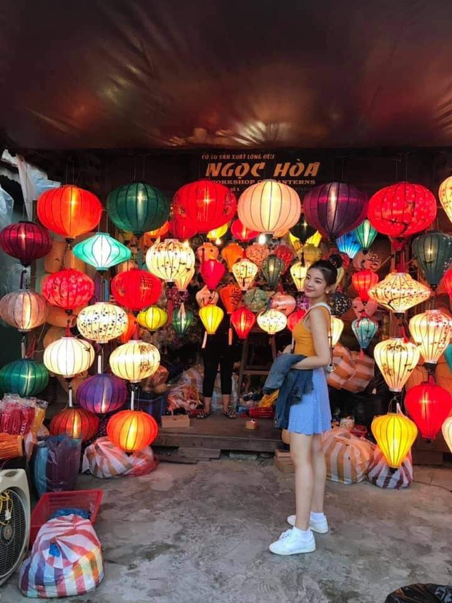 Street style sao Hàn khi sang Việt Nam: Nhìn là thấy cả một bầu trời giản dị - Ảnh 10. Street style sao Hàn khi sang Việt Nam: Nhìn là thấy cả một bầu trời giản dị - Ảnh 10.