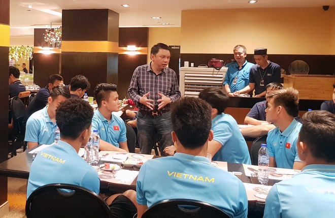 L&atilde;nh đạo VFF động vi&ecirc;n đội tuyển U22 Việt Nam trước trận gặp U22 Indonesia - Ảnh 1.