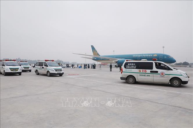  Thi thể và tro cốt 23 nạn nhân cuối cùng đã về đến sân bay quốc tế Nội Bài  - Ảnh 5.