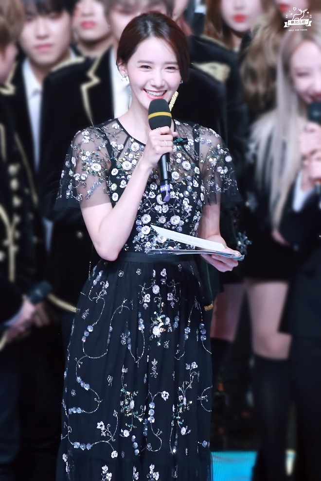 M&atilde;n nh&atilde;n h&agrave;nh tr&igrave;nh 10 năm nữ ho&agrave;ng lễ trao giải của Yoona: Visual g&acirc;y cho&aacute;ng, y&ecirc;u tinh trẻ m&atilde;i kh&ocirc;ng gi&agrave; c&oacute; thật? - Ảnh 18.