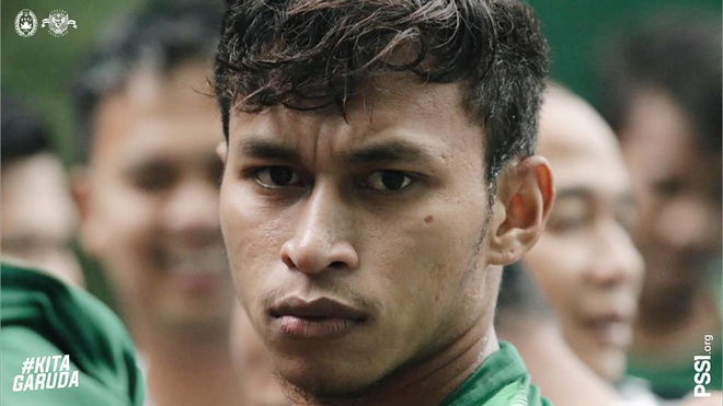 Đối thủ U22 Indonesia tr&agrave;n đầy tự tin, khoe cơ bụng 6 m&uacute;i ở bể bơi kh&aacute;ch sạn U22 Việt Nam đ&oacute;ng qu&acirc;n  - Ảnh 5.