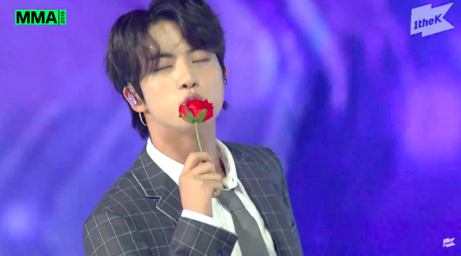 BTS có thêm màn trình diễn huyền thoại tại MMA 2019: Khắc hoạ 6 năm hoạt động trên 10 sân khấu, tỏ tình với ARMY toàn thế giới có cả Việt Nam - Ảnh 6.