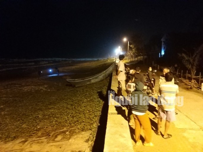 N&Oacute;NG: H&agrave;ng chục b&aacute;nh heroin c&oacute; chữ Trung Quốc tr&ocirc;i v&agrave;o biển Quảng Nam  - Ảnh 3.