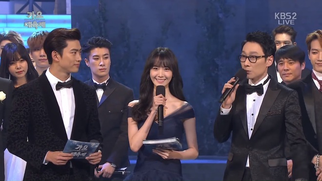 M&atilde;n nh&atilde;n h&agrave;nh tr&igrave;nh 10 năm nữ ho&agrave;ng lễ trao giải của Yoona: Visual g&acirc;y cho&aacute;ng, y&ecirc;u tinh trẻ m&atilde;i kh&ocirc;ng gi&agrave; c&oacute; thật? - Ảnh 11.