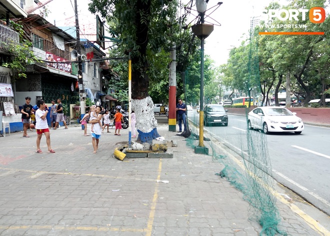 Bên lề SEA Games 30: Ở Philippines, người dân ngồi lề đường đánh cờ vua, trẻ con say mê đá cầu, bóng rổ - Ảnh 7.