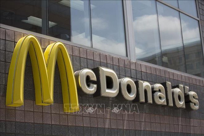  CEO của McDonald thôi việc do quan hệ bất chính với nữ nhân viên  - Ảnh 1.