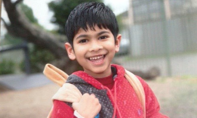  Cậu b&eacute; 5 tuổi bị trục xuất khỏi &Uacute;c v&igrave; khuyết tật nhẹ?  - Ảnh 1.