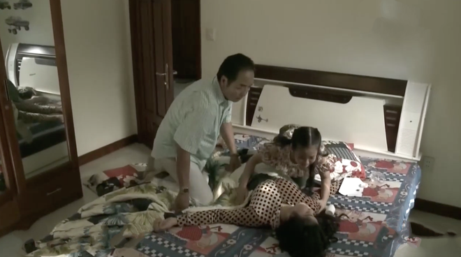 Kh&ocirc;ng Lối Tho&aacute;t mở m&agrave;n đ&atilde; gặp người quen: Tiếng S&eacute;t Trong Mưa vừa hết, b&agrave; Hội đ&atilde; nhanh ch&acirc;n đi đầu thai? - Ảnh 19.