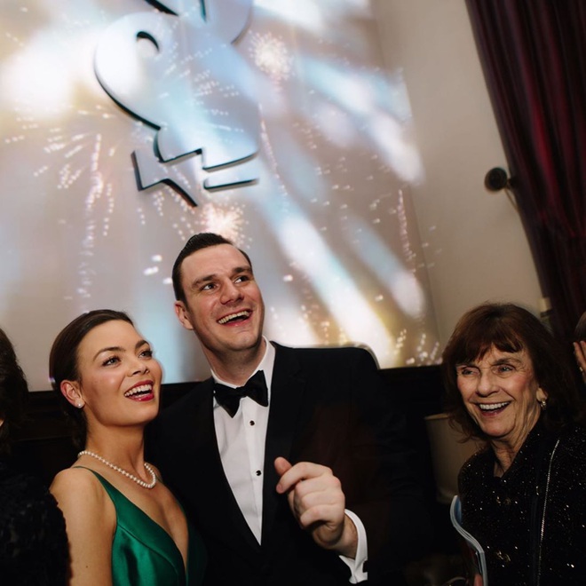 Th&ecirc;m cặp đ&ocirc;i hot Hollywood: Con trai chủ Playboy kết h&ocirc;n với mỹ nh&acirc;n Harry Potter sau 5 năm y&ecirc;u nhau - Ảnh 2.