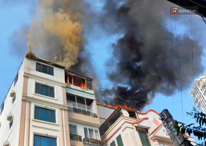 Hà Nội: Cháy lớn tại chung cư mini trên đường Trung Kính - Ảnh 3.
