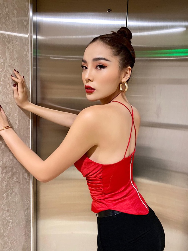 Kỳ Duy&ecirc;n giờ đ&atilde; tự tin đến mức bỏ lu&ocirc;n năng lực bẻ cong vạn vật, chẳng sợ khoe body ở nơi c&oacute; đường thẳng dọc ngang - Ảnh 1.