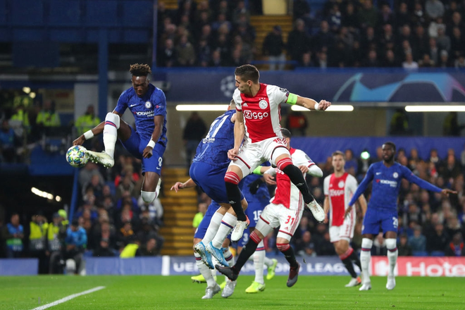 Rượt đuổi tỉ số điên rồ, Chelsea và Ajax cầm hòa nhau trong trận đấu có 8 bàn thắng, 2 thẻ đỏ - Ảnh 2.