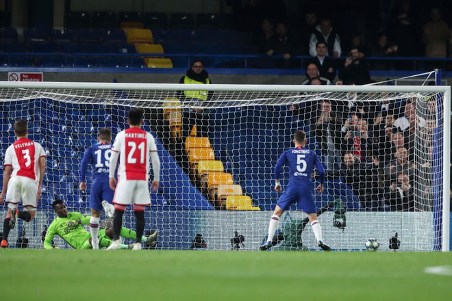 Rượt đuổi tỉ số điên rồ, Chelsea và Ajax cầm hòa nhau trong trận đấu có 8 bàn thắng, 2 thẻ đỏ - Ảnh 3.