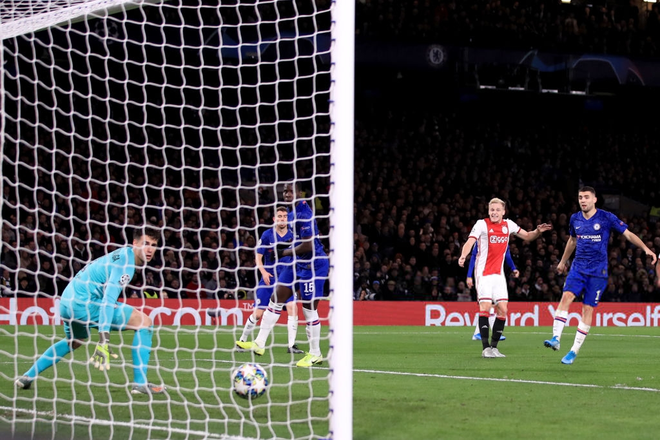 Rượt đuổi tỉ số điên rồ, Chelsea và Ajax cầm hòa nhau trong trận đấu có 8 bàn thắng, 2 thẻ đỏ - Ảnh 6.