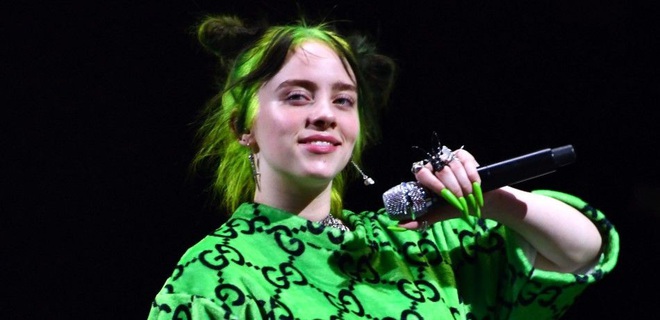 Hứa được làm được, Billie Eilish từng kín cổng cao tường đến thế mà đủ 18 tuổi một cái là bung lụa khoe body bức thở làm fan ngớ người! - Ảnh 1.