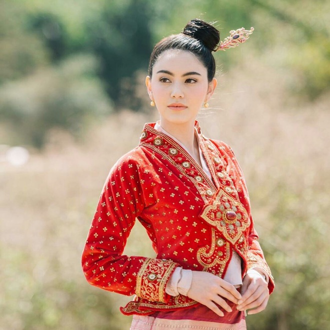 5 mĩ nhân cổ trang đẹp nhất xứ Thái: Bạn gái Sơn Tùng xinh đấy nhưng thần thái còn thua nàng thơ Yaya - Ảnh 2.