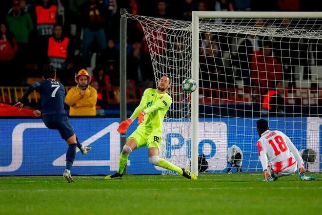 Nén nỗi buồn ra sân thi đấu, Son Heung-min tỏa sáng rực rỡ giúp đội nhà đại thắng ở Champions League - Ảnh 4.