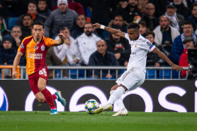 C&aacute;i t&ecirc;n chẳng mấy ai ngờ đến lập hat-trick, Real đại thắng một set tennis trắng ở Champions League - Ảnh 2.