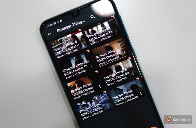 Tin nổi không: “Cày” liền tù tì trọn bộ 3 mùa Stranger Things bằng Galaxy M30s chỉ với 1 lần sạc pin! - Ảnh 2.