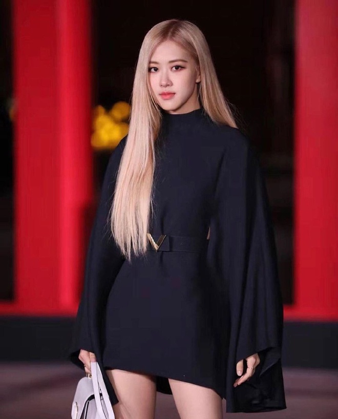 Bức ảnh hot nhất Weibo: Phạm Thừa Thừa vui sướng khi theo đuổi được Rosé, 2 nhan sắc trong 1 khung hình gây bão - Ảnh 3.