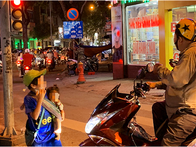 Loạt ảnh đặc tả cảnh trẻ thơ bị đày đọa công khai ở TPHCM - Ảnh 11.