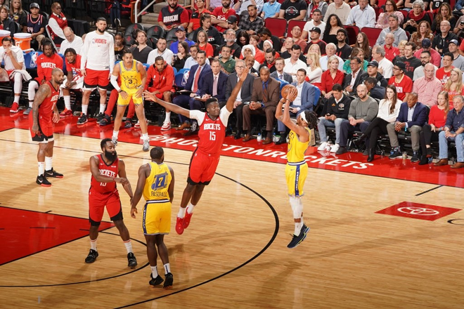 NBA 19-20: James Harden lập Double-double, Houston Rockets nghiền nát Golden State Warriors tại thánh địa Toyota Center - Ảnh 3.