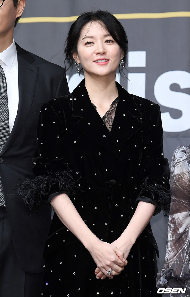 Nàng Dae Jang Geum Lee Young Ae lấn át hết dàn sao quyền lực, đẹp đỉnh cao đến mức bất chấp dấu hiệu lão hóa - Ảnh 2.