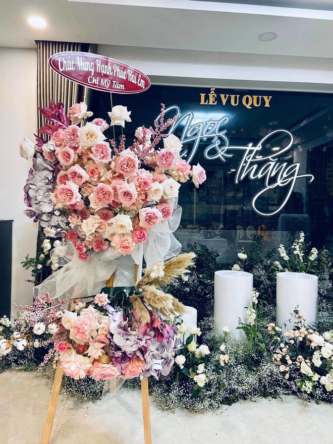 Đông Nhi đã nhận được quà từ thần tượng Mỹ Tâm trong ngày trọng đại rồi đây  - Ảnh 1.