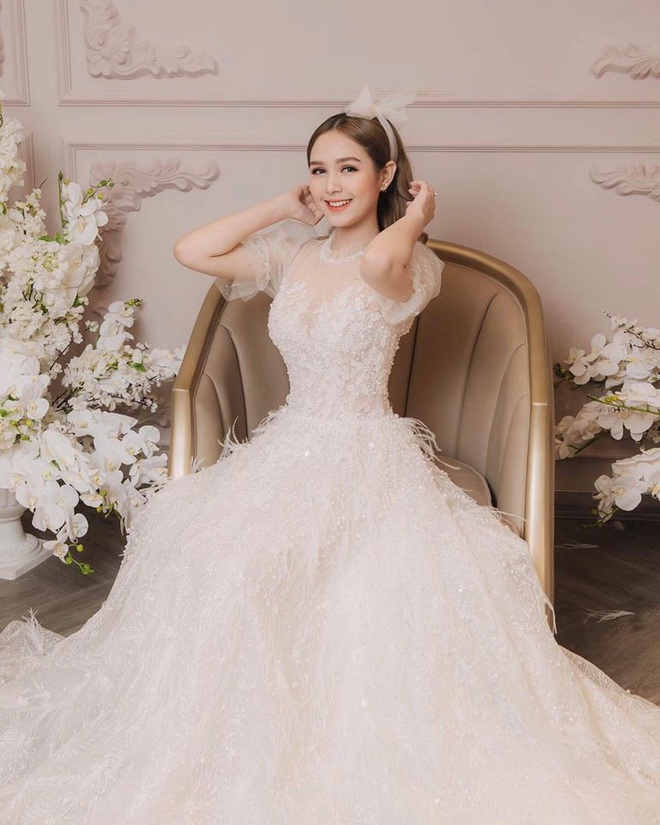Chị dâu 10x của Diệp Lâm Anh: Nhan sắc xinh như hot girl, là gương mặt quen thuộc trong các MV ca nhạc, phim sitcom - Ảnh 13.