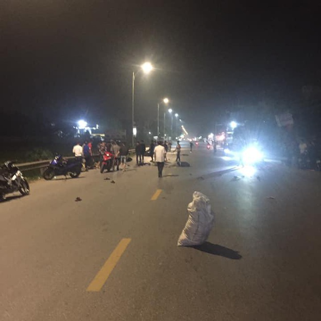 Hai xe m&aacute;y đấu đầu trực diện tr&ecirc;n quốc lộ, 2 người đ&agrave;n &ocirc;ng tử vong - Ảnh 2.