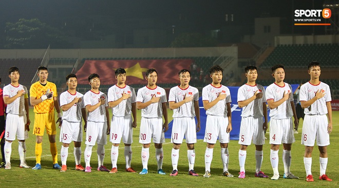 U19 Việt Nam thắng dễ U19 Guam 4-1, phù thủy trắng vẫn nổi điên trong ca-bin đội nhà - Ảnh 1.