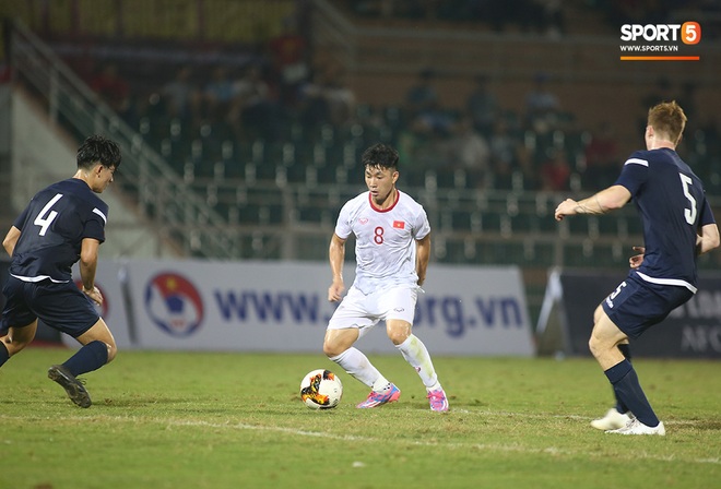 U19 Việt Nam thắng dễ U19 Guam 4-1, phù thủy trắng vẫn nổi điên trong ca-bin đội nhà - Ảnh 11.