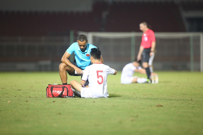 U19 Việt Nam thắng dễ U19 Guam 4-1, phù thủy trắng vẫn nổi điên trong ca-bin đội nhà - Ảnh 14.