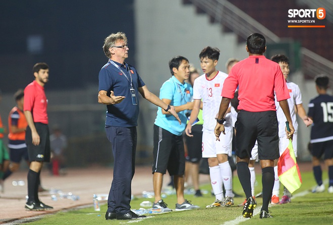 U19 Việt Nam thắng dễ U19 Guam 4-1, phù thủy trắng vẫn nổi điên trong ca-bin đội nhà - Ảnh 20.