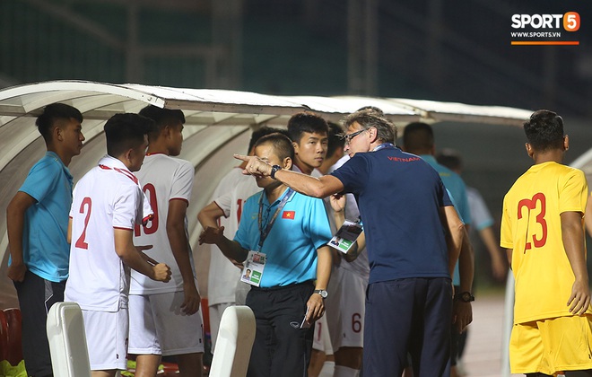 U19 Việt Nam thắng dễ U19 Guam 4-1, phù thủy trắng vẫn nổi điên trong ca-bin đội nhà - Ảnh 23.