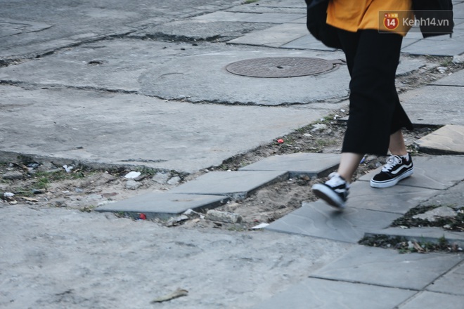 H&agrave; Nội: Vỉa h&egrave; l&aacute;t đ&aacute; c&oacute; độ bền 70 năm bị bong tr&oacute;c, nứt t&oacute;ac chỉ sau... 2 năm sử dụng - Ảnh 12.