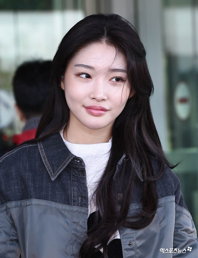 Sân bay Hàn náo loạn vì quân đoàn sao: Hoàng hậu Ki Ha Ji Won sang chảnh sang Việt Nam, NCT và ITZY visual không vừa - Ảnh 7.