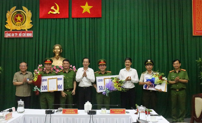 Khen thưởng 3 đơn vị phá án vụ đại ca giang hồ Quân Xa Lộ bị chém chết ở Sài Gòn - Ảnh 1.
