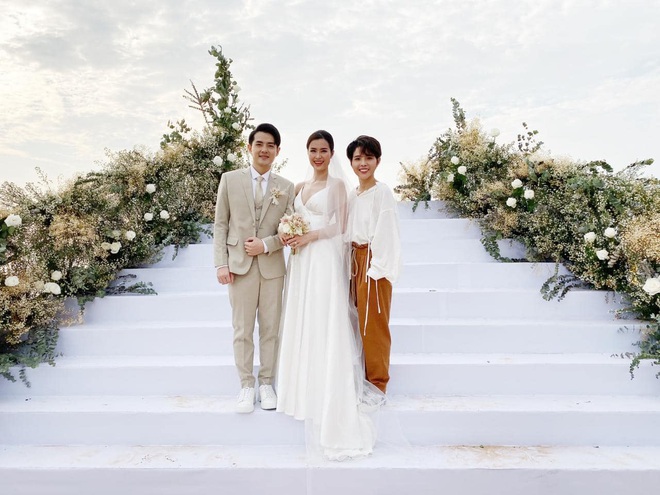 200 sao Việt xúng xính váy áo dự đám cưới đẹp như mơ của Đông Nhi - Ông Cao Thắng - Ảnh 4.