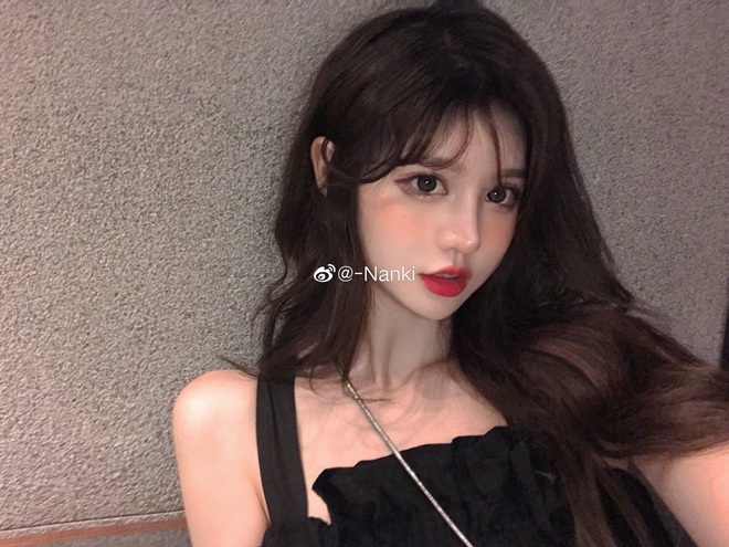 Hot girl nửa triệu follow bị bóc mẽ nhan sắc, fan thất vọng: Hóa ra nữ thần làm bằng filter ư? - Ảnh 1.