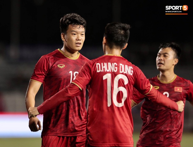 Thành Chung đánh đầu ngược, ghi bàn thắng quý như vàng cho U22 Việt Nam - Ảnh 5.