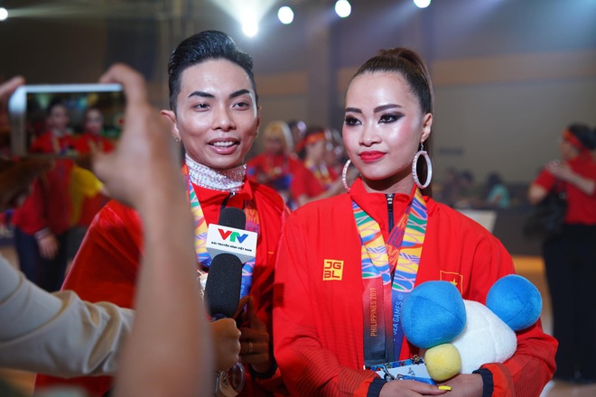 Phan Hiển chính thức giành HCV tại SEA Games 30, Khánh Thi lập tức òa khóc nức nở, ôm chầm lấy chồng vì quá hạnh phúc! - Ảnh 2.