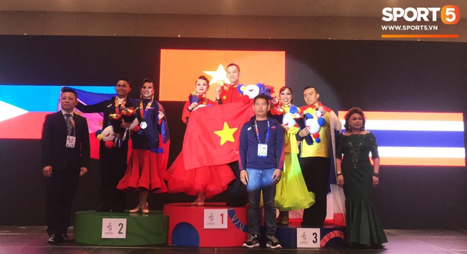 Tin cực vui tại SEA Games 30: Ngay buổi sáng ngày thi đấu chính thức đầu tiên, đoàn Việt Nam đã giành liền 2 HCV từ xe đạp và khiêu vũ thể thao - Ảnh 8.