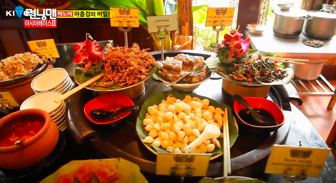 Dàn sao Running Man đã từng mê mẩn ẩm thực Việt Nam như này, liệu fanmeeting có thưởng thức thêm món nào không đây? - Ảnh 17.