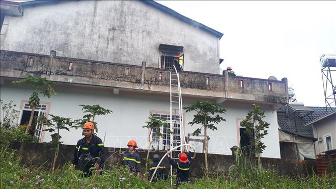 Cháy nhà giữa khu dân cư, 2 thiếu niên kịp thoát ra ngoài - Ảnh 3.