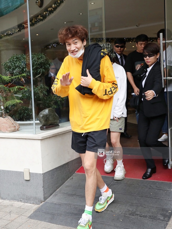 Dàn Running Man rời khách sạn đi tổng duyệt: Ngã ngửa vì tóc của Lee Kwang Soo, Hổ cười tít nhưng Ji Hyo sao thế này? - Ảnh 3.