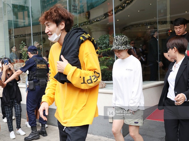 Dàn Running Man rời khách sạn đi tổng duyệt: Ngã ngửa vì tóc của Lee Kwang Soo, Hổ cười tít nhưng Ji Hyo sao thế này? - Ảnh 4.