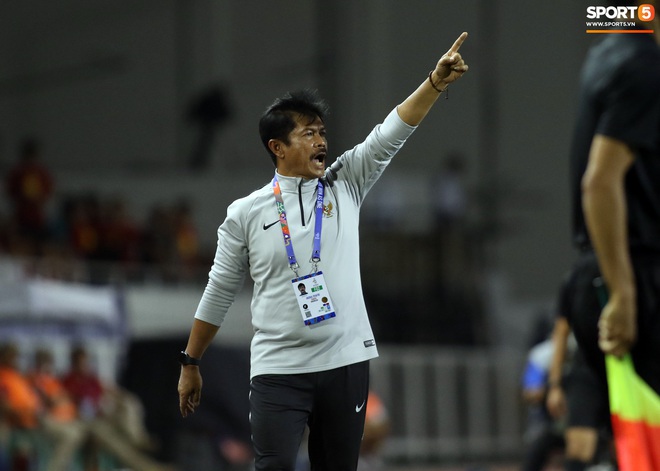 Thầy Park gục đầu thất vọng khi U22 Việt Nam thủng lưới trước U22 Indonesia - Ảnh 7.
