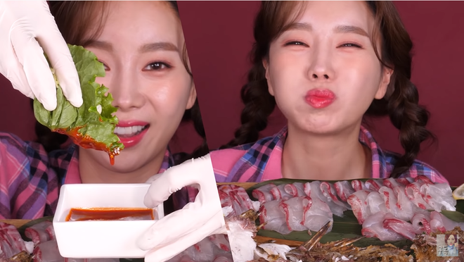 Bó tay với video mukbang mất sức nhất hệ mặt trời của thánh lật mặt Ssoyoung: Ăn thôi mà phải vật lộn đến lăn đùng ngã ngửa - Ảnh 12.