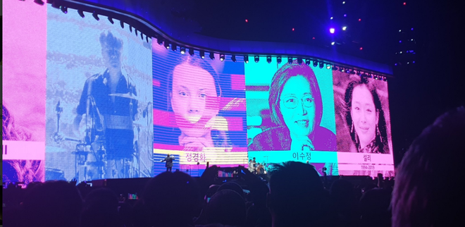 Knet tranh cãi chuyện nhóm nhạc huyền thoại U2 tưởng nhớ Sulli tại concert của mình ở Hàn Quốc, xếp nữ idol cạnh các chính trị gia, vận động viên nổi tiếng - Ảnh 3.